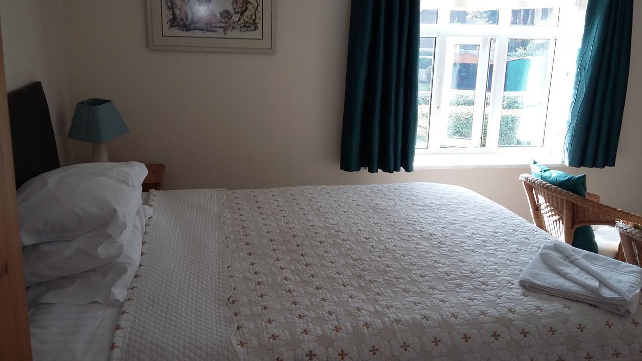 Church End Farm Bed And Breakfast เฮล ภายนอก รูปภาพ
